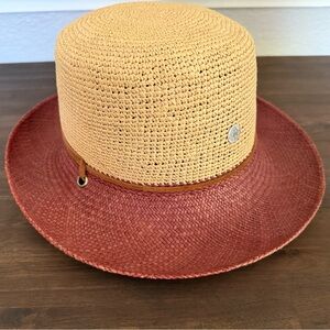 Freya Two-Tone Hat w/drawstring